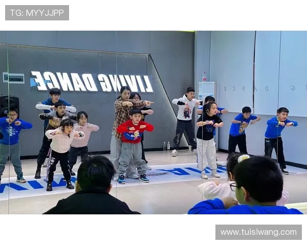 广州街舞队运营体系探秘:街舞战术与团队协作的完美结合 广州街舞队运营体系探秘:街舞战术与团队协作的完美结合